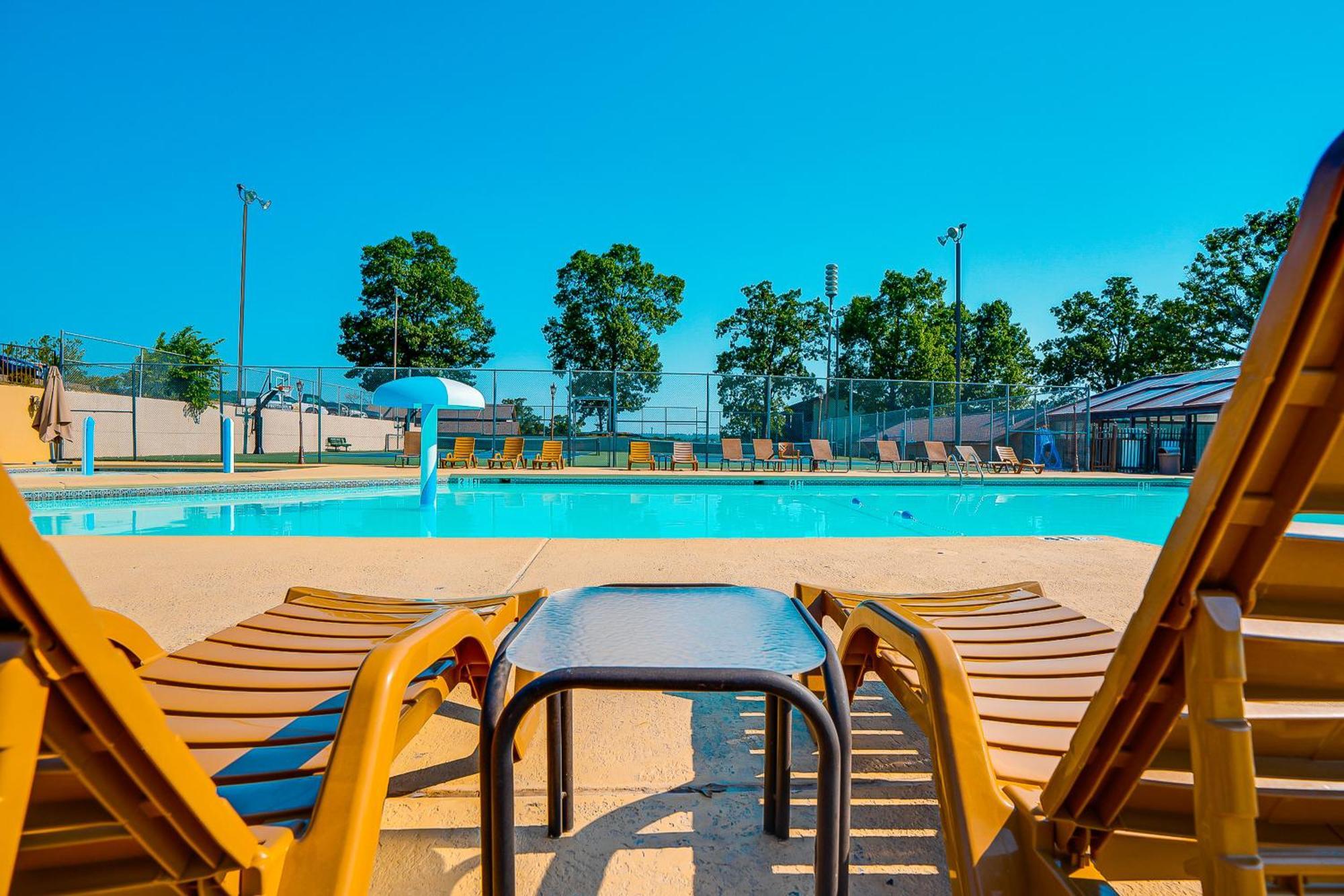 Lofty Retreat & Paradise Pointe Branson Room photo