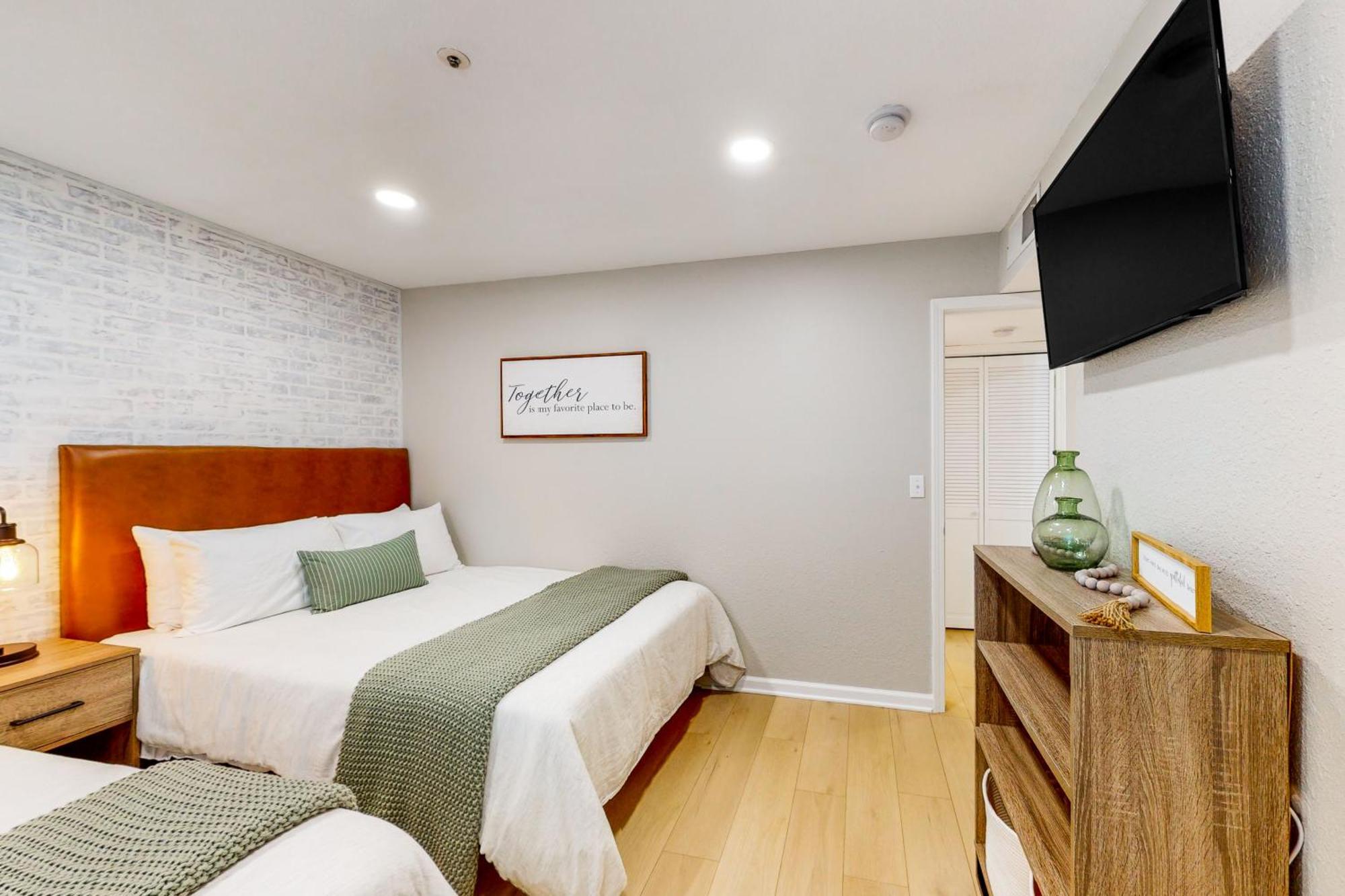 Lofty Retreat & Paradise Pointe Branson Room photo